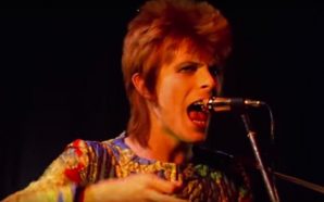 David Bowie performs 'Starman' live in 1972
