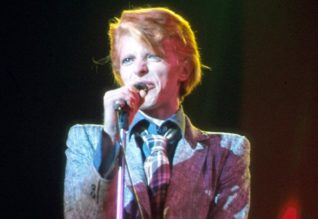 David Bowie performs Can You Hear Me on the Philly/Diamond Dogs Tour in 1974