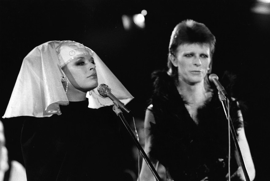 David Bowie duets with Marianne Faithfull on the 1980 Floor Show
