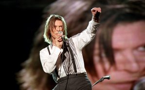 David Bowie live at Wembley Stadium for NetAid 1999