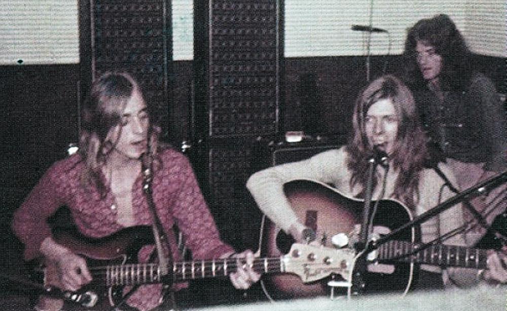 Mick Ronson, David Bowie and Woody Woodmansey rehearsing in 1970