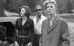 David Bowie, Candy Clarke and Nic Roegon the set of The Man Who Fell To Earth