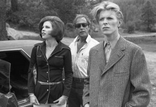 David Bowie, Candy Clarke and Nic Roegon the set of The Man Who Fell To Earth